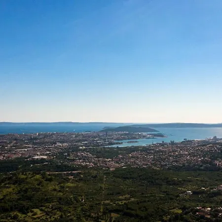 Near Split * Klis