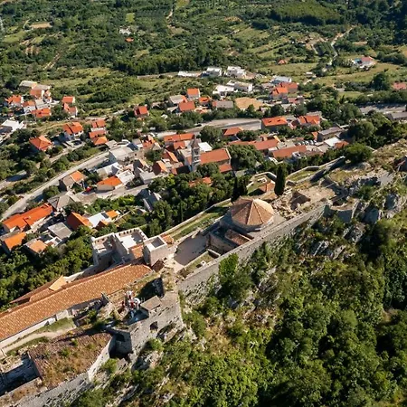 Near Split Apartamento