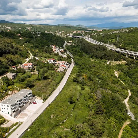 Near Split 아파트 Klis