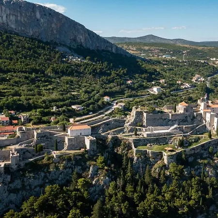 Near Split Apartment Klis