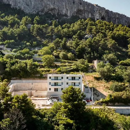 Near Split * Klis