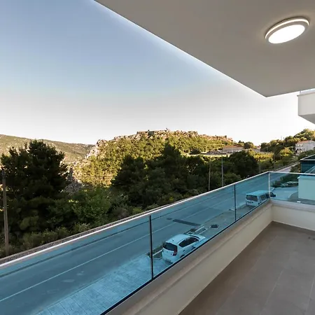 Near Split Apartment