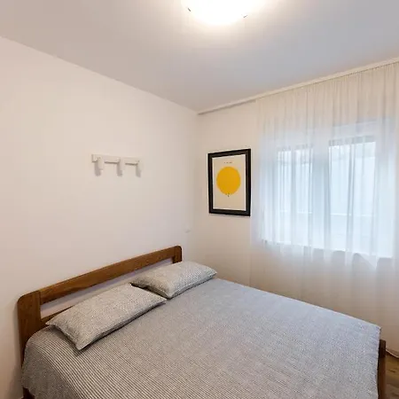 Near Split Apartment *