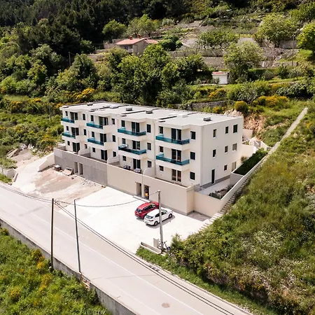 Near Split * Klis