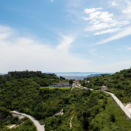 Near Split * Klis